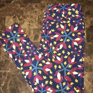 Lula Roe Tall & Curvy Patterned Leggings